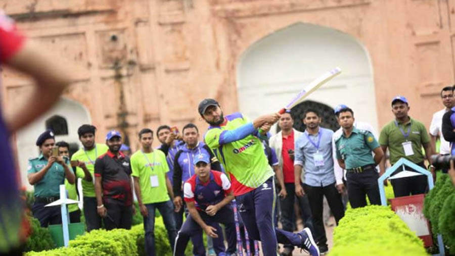 Dhaka Dynamites explore Lalbagh Fort