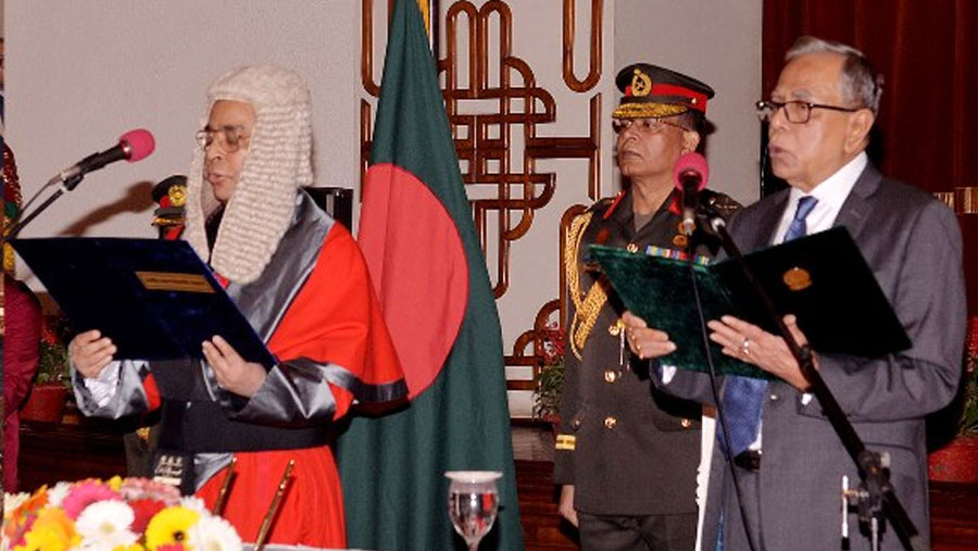 New chief justice takes oath