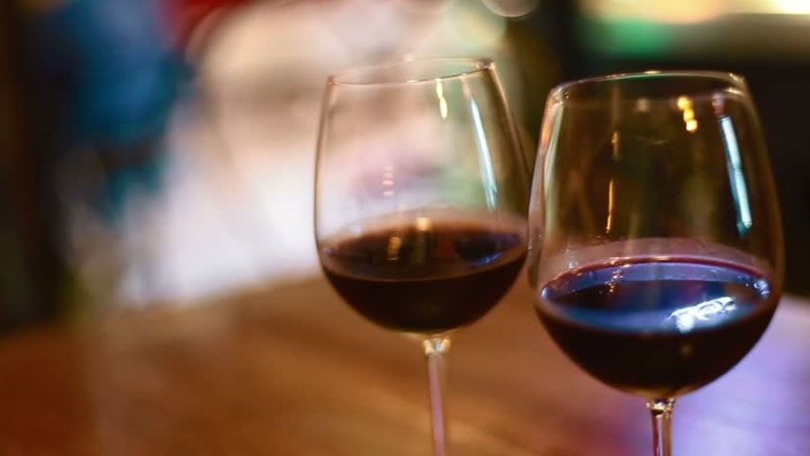 Excess drinkers 'can lose years of life'
