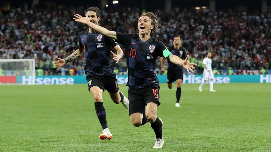 Argentina face exit as Croatia go through