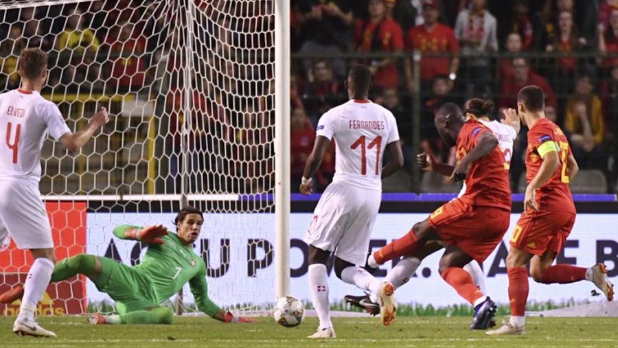 Lukaku scores twice as hosts win in Brussels