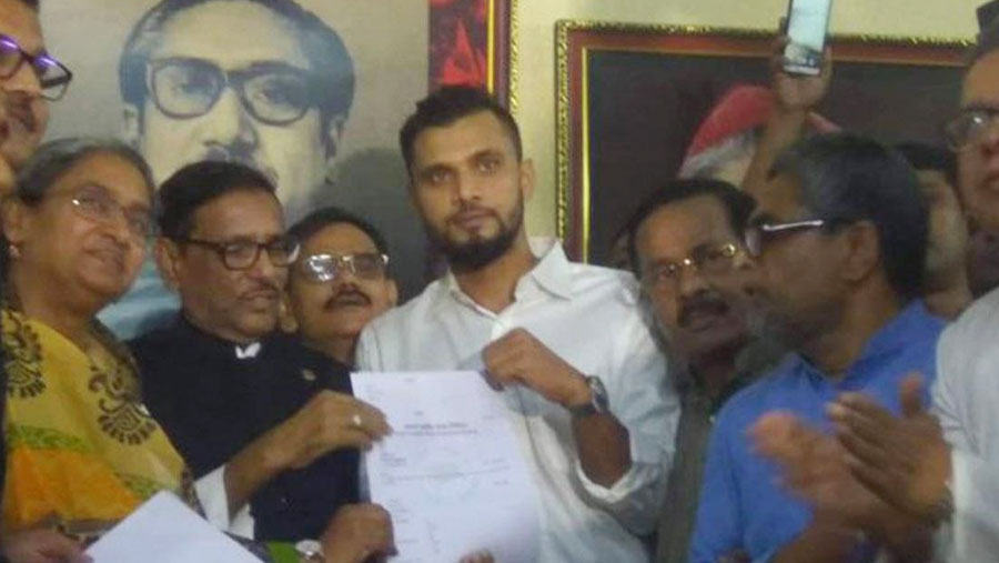Mashrafe collects Awami League nomination form