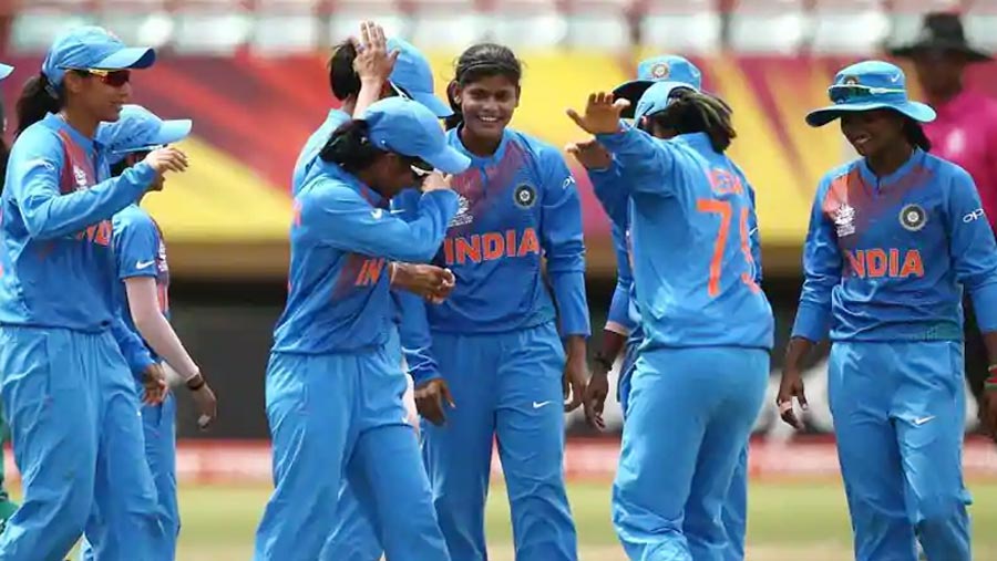 India beat Pakistan in Women's World T20