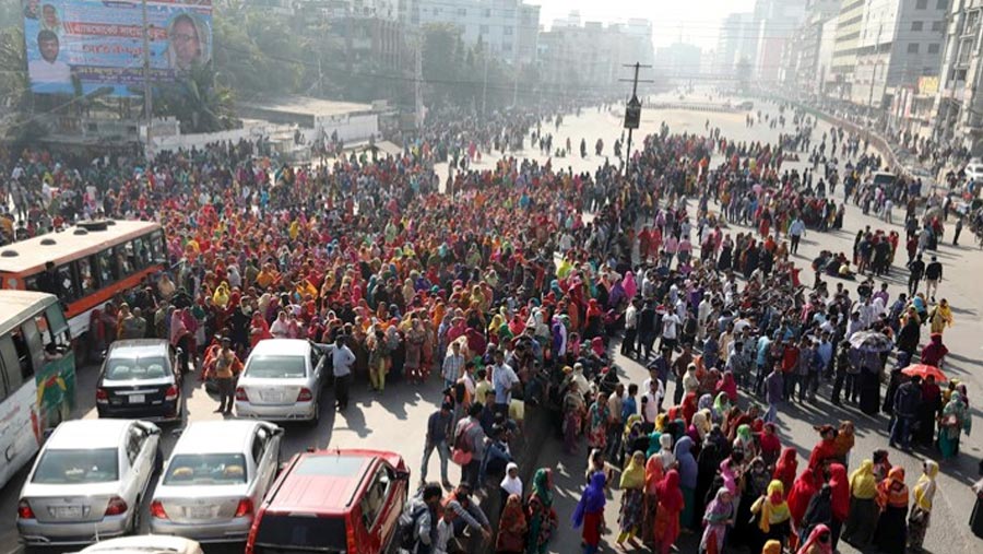 RMG workers block highway in Uttara