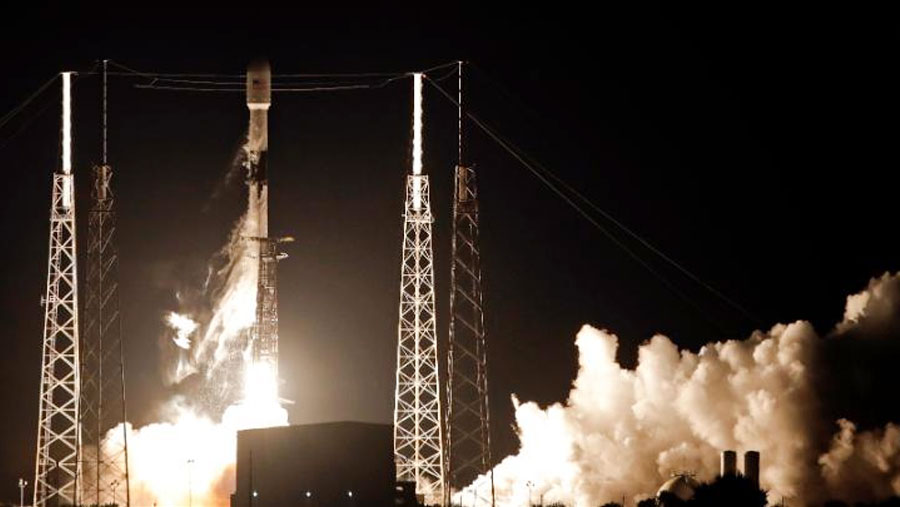 SpaceX puts up 60 internet satellites