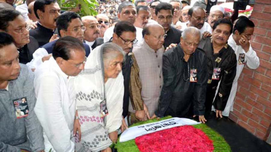 Awami League pays homage to Aug 21 grenade attack victims