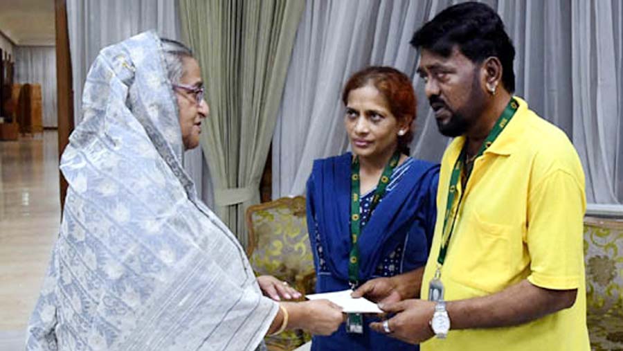 PM Sheikh Hasina stands by singer Andrew Kishore