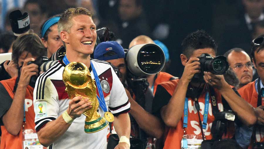 Schweinsteiger announces retirement