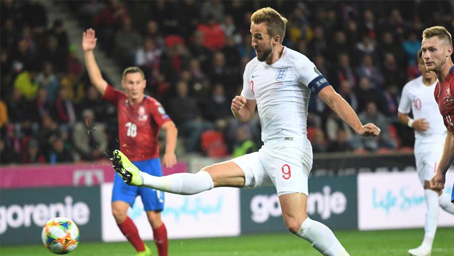 Czech Republic inflict first qualifier defeat on England in 10 yrs