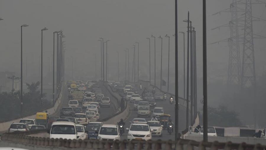 Severe air pollution drives Delhi to car rationing