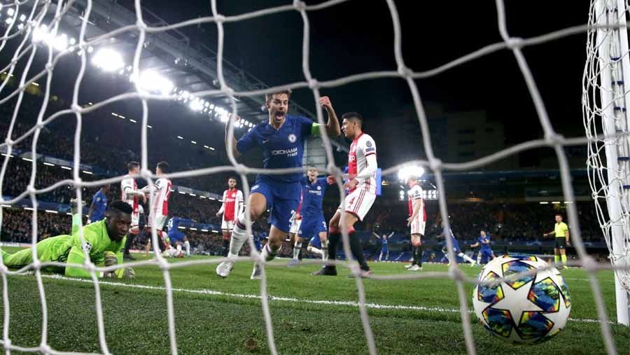 Chelsea fight back to draw with nine-man Ajax