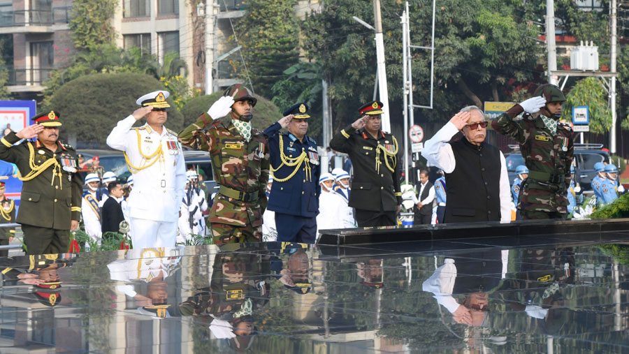 President pays tribute to martyred members of Armed Forces
