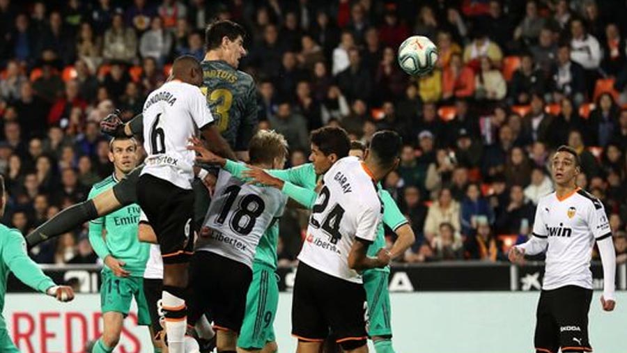 Real Madrid draws 1-1 at Valencia