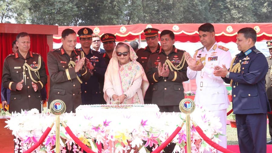 PM asks armed forces to keep vigil against social menaces