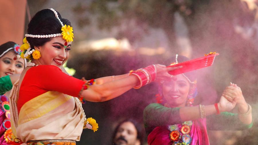 Pahela Falgun, Valentine's Day being celebrated