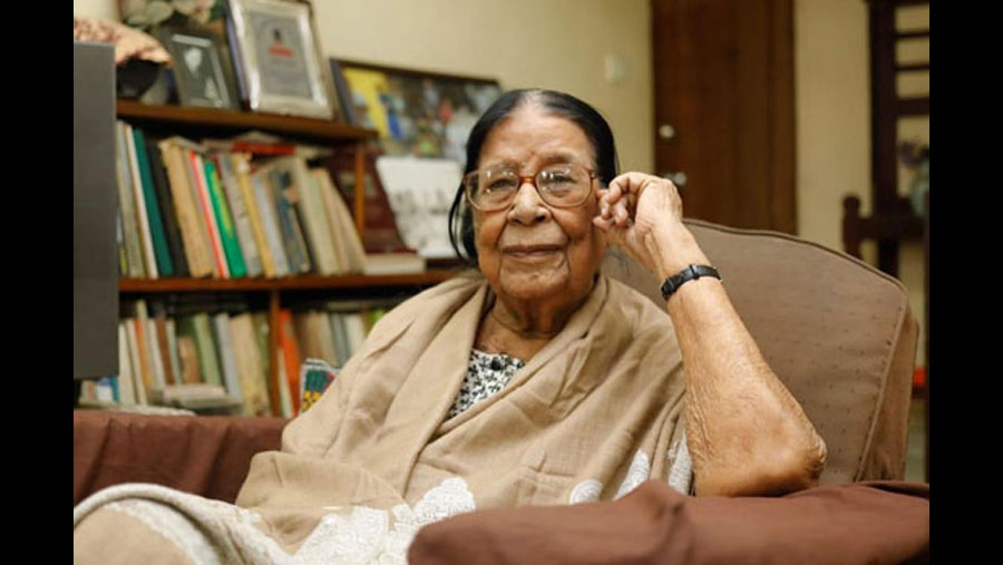 Country's first female photographer Sayeeda Khanam no more