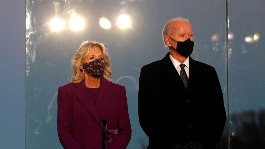 Joe Biden leads Covid memorial on eve of inauguration