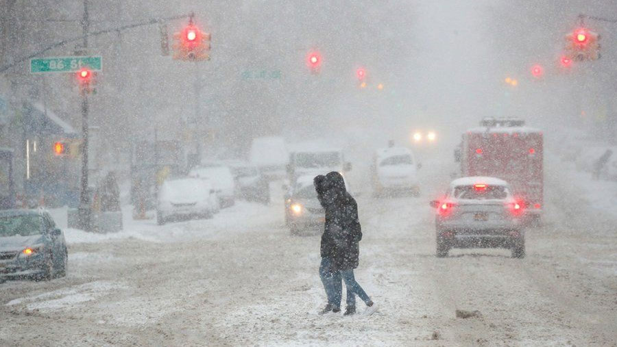 Huge snowstorm hits US east coast