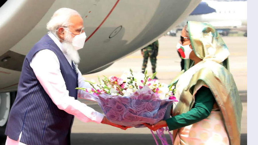 Modi accorded vibrant reception in Dhaka