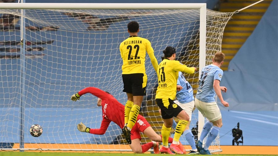 Foden scores late as Man City beat Dortmund