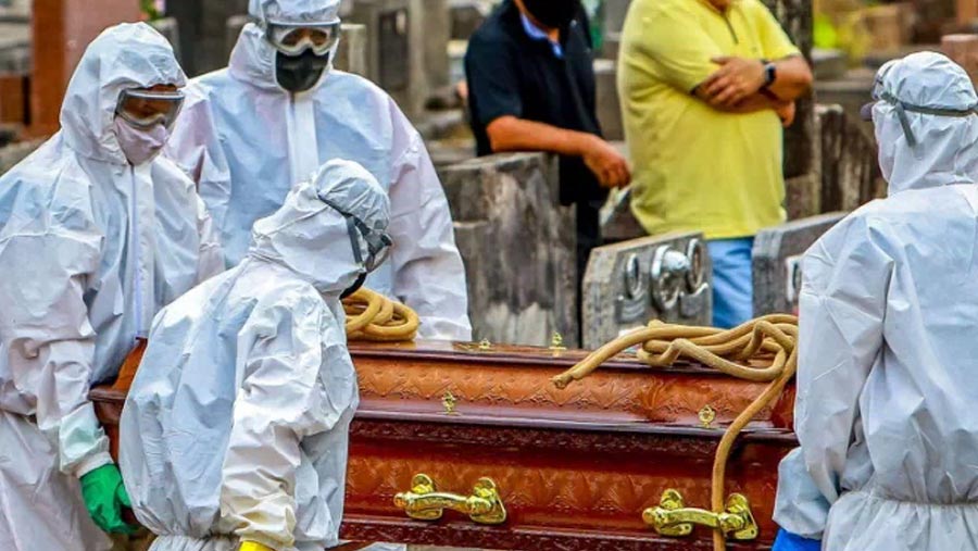 Brazil daily Covid deaths top 4,000 for first time