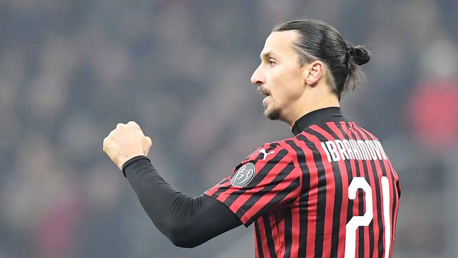 Ibrahimovic signs new AC Milan contract