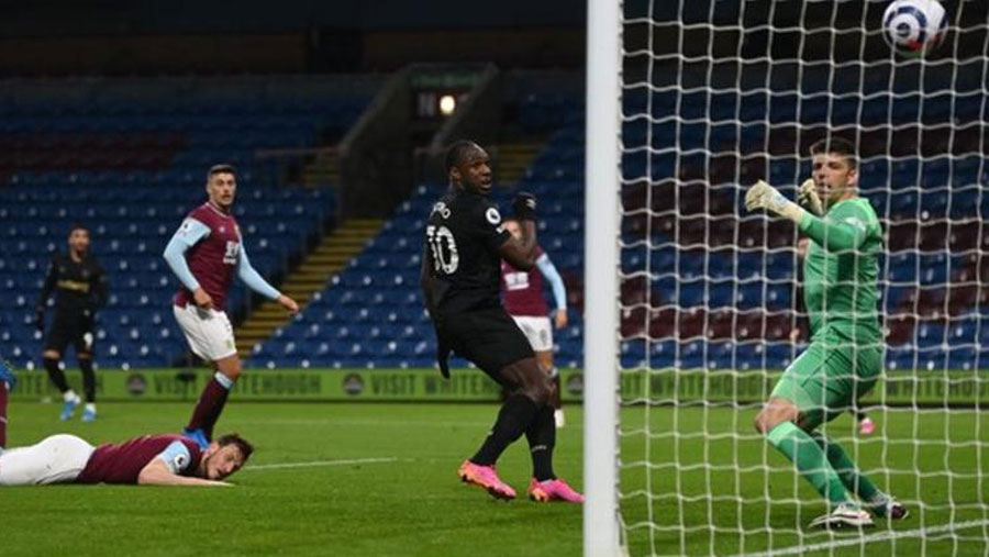 Antonio double sends West Ham into fifth