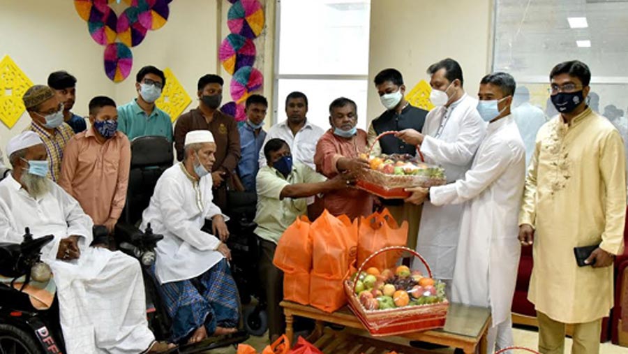 PM greets Freedom Fighters with gifts on Eid-ul-Fitr