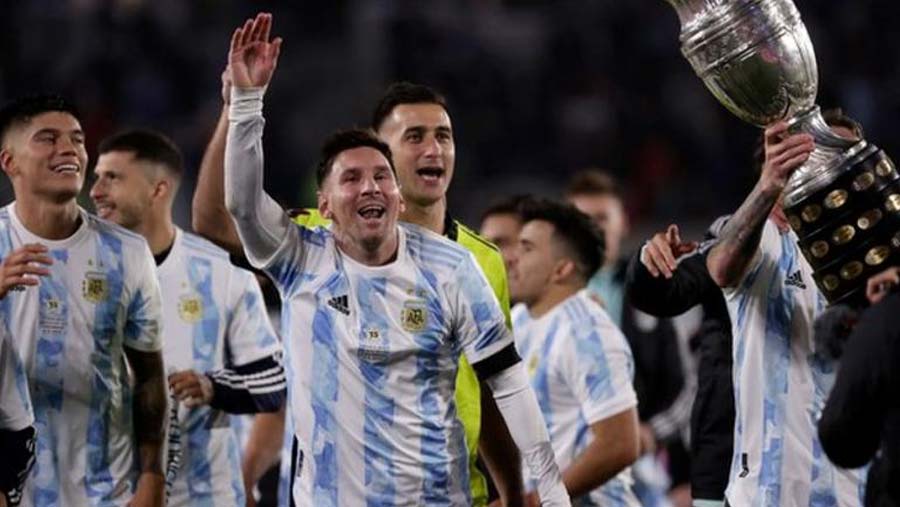 Messi breaks Pele's int'l goal record with hat-trick