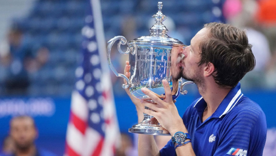 Medvedev beats Djokovic to win US Open