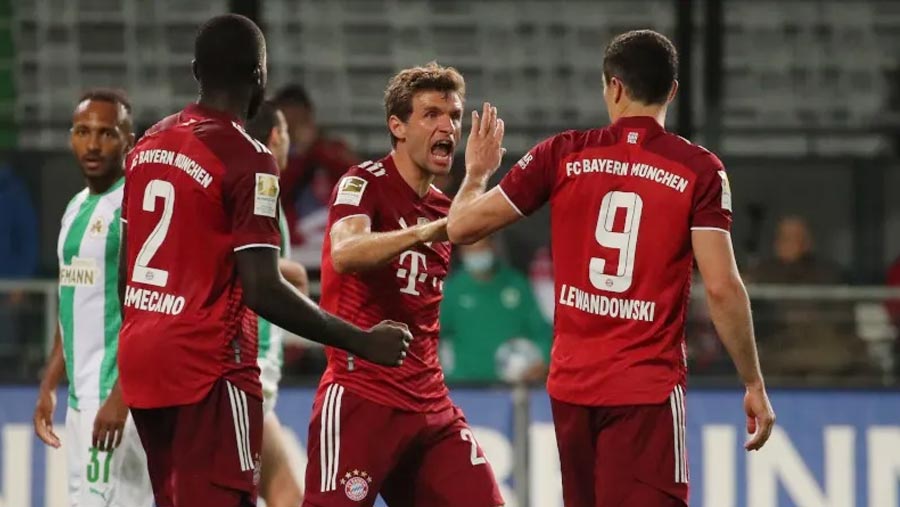 Bayern cruises past Fuerth to open up 3-point lead