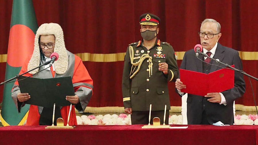 President administers Hasan Foez Siddique's oath as chief justice