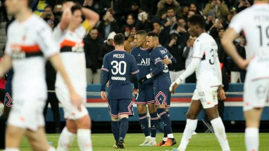 Mbappe, Neymar score hat-tricks as PSG thump Clermont