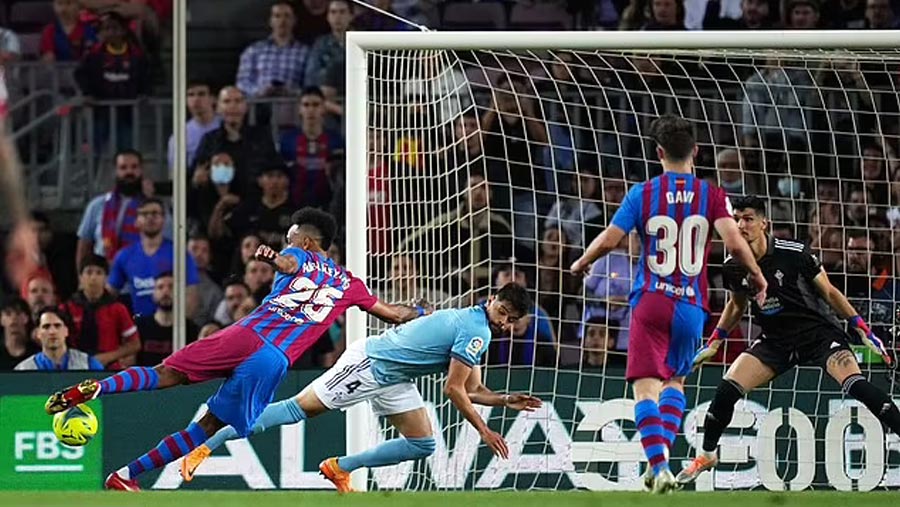 Barca strengthen grip on 2nd with win over Celta