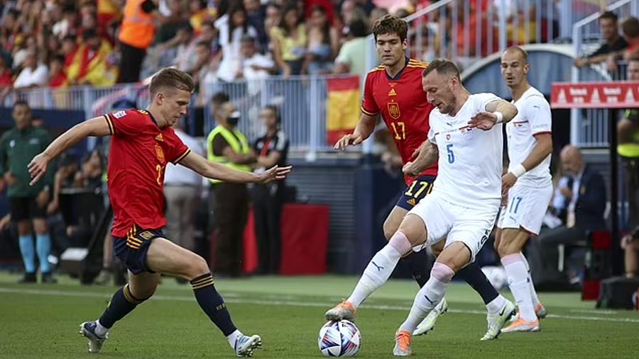 Spain beat Czech Republic to go top