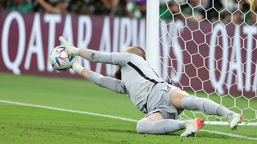 Australia book World Cup place on penalties