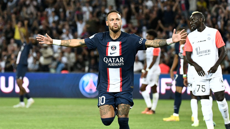 Neymar scores twice in emphatic PSG win