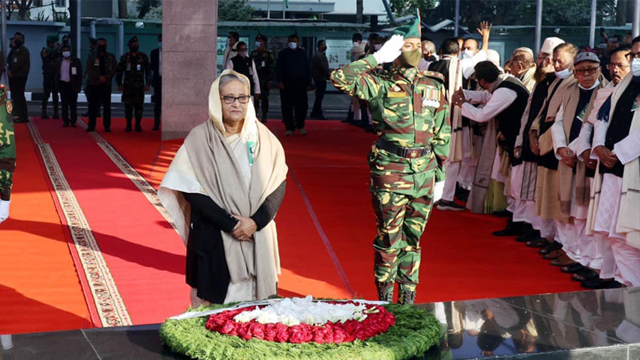 PM pays homage to Bangabandhu on his Homecoming Day