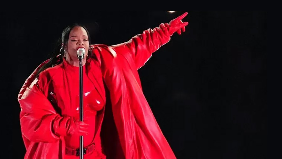 Rihanna reveals pregnancy at Super Bowl show