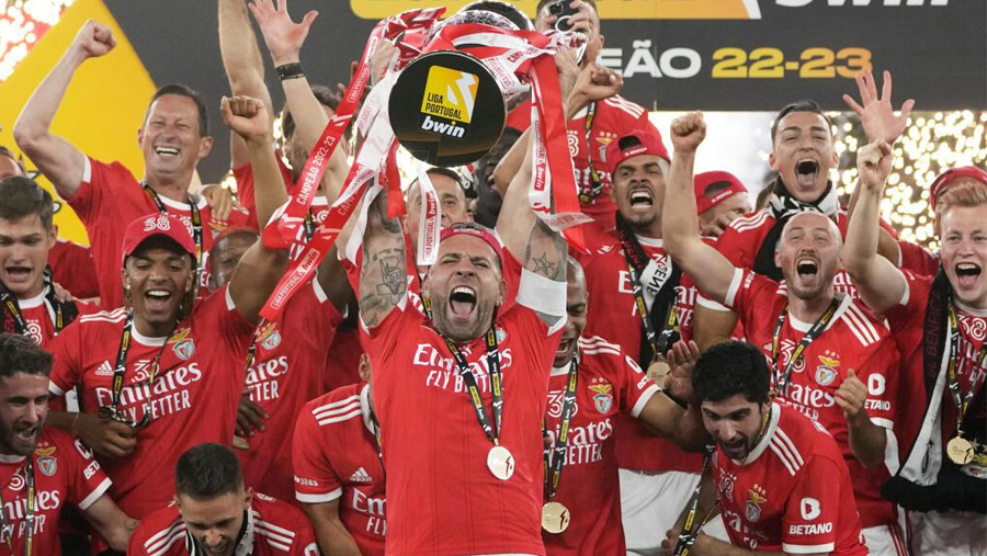 Benfica pip Porto to Portuguese title