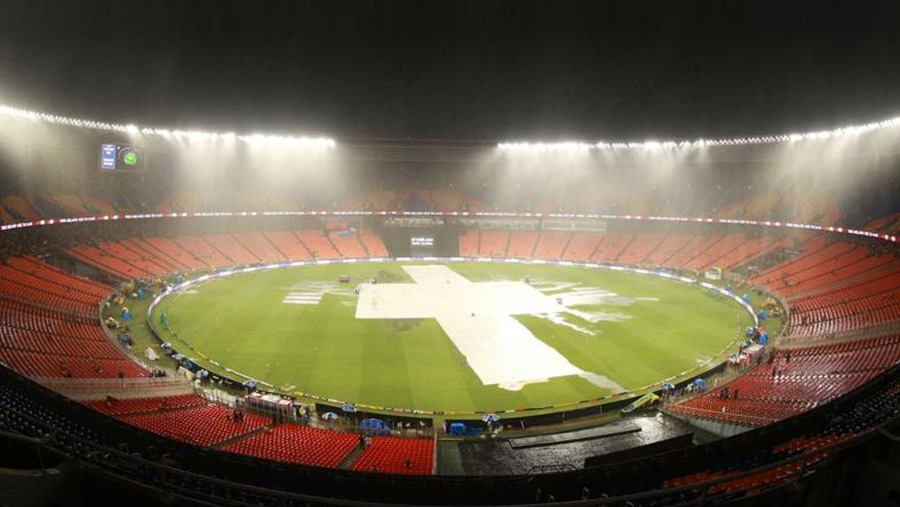 IPL final to be played on Monday after heavy rain