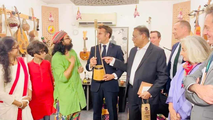 Macron visits 'Joler Gaan' studio