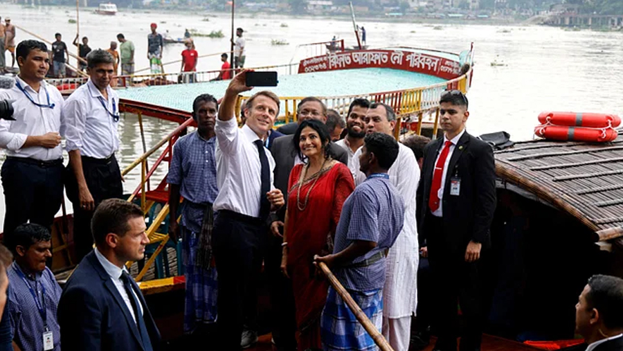 Macron enjoys river cruise on Turag
