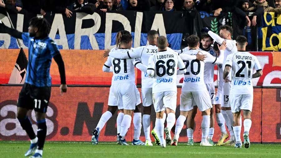 Napoli go 3rd as Mazzarri makes winning return
