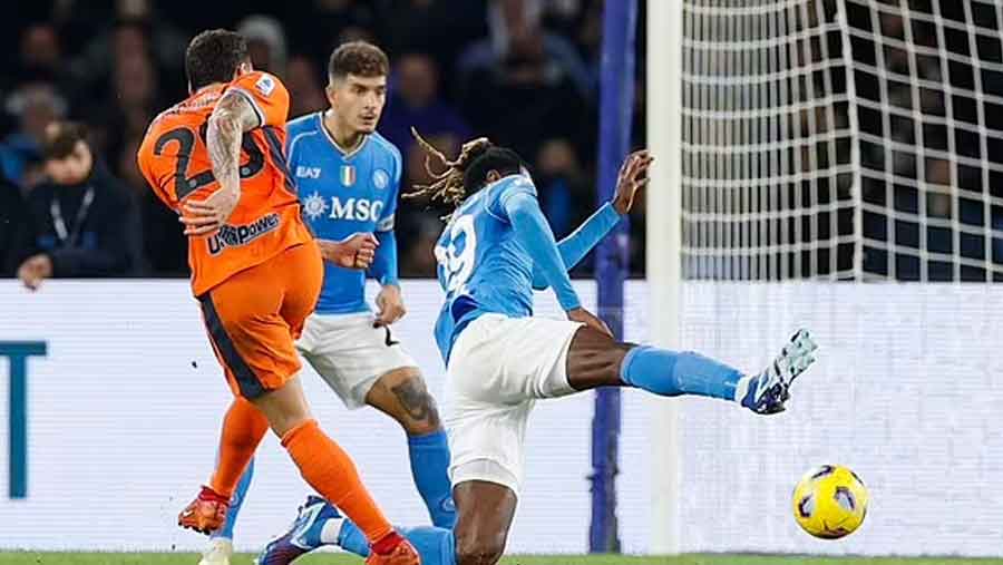 Inter beat Napoli 3-0 to go top