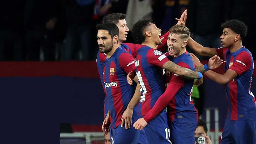 Barca see off Napoli to reach UCL quarters