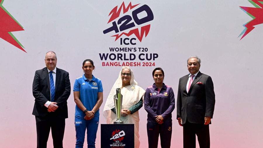 National Women Cricket team meets PM