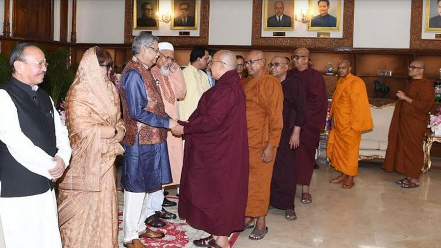 President urges Buddhist leaders to work for people's wellbeing