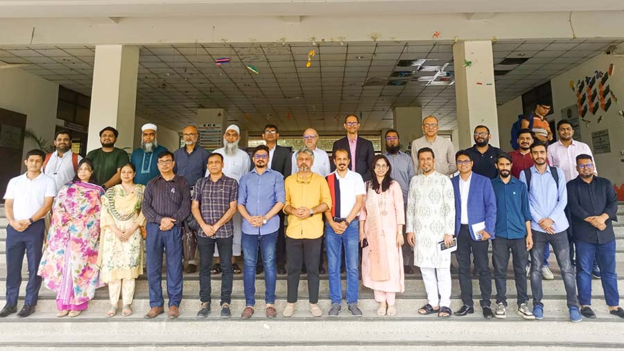 Discussion on industry-academia collaboration for professional development of students