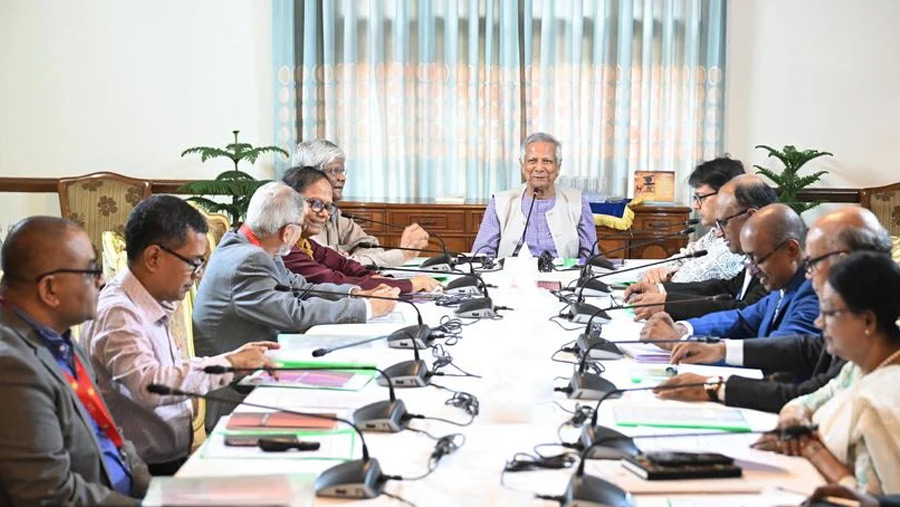 Yunus for accelerating efforts to bring back stolen money